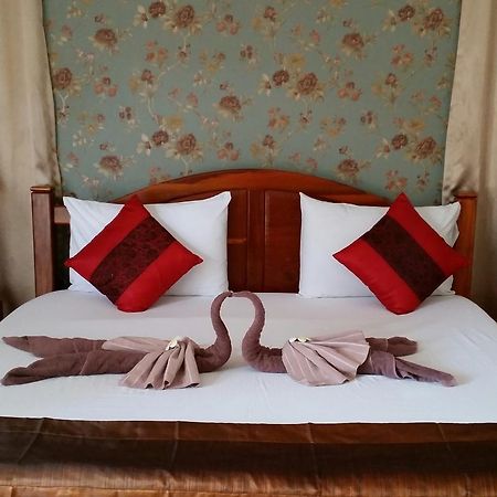 Yenjit Resort Chachoengsao Exteriör bild