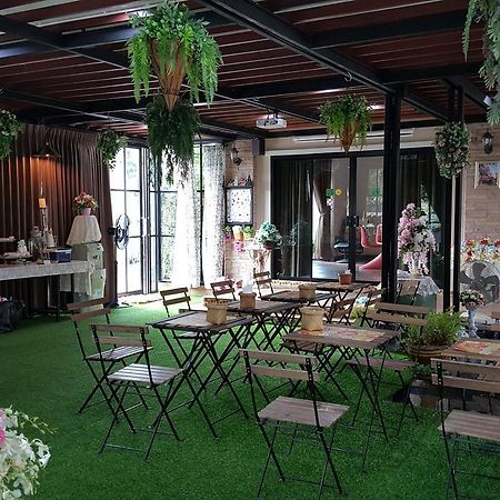 Yenjit Resort Chachoengsao Exteriör bild