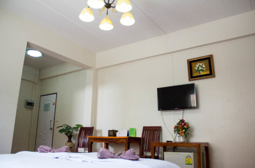 Yenjit Resort Chachoengsao Exteriör bild