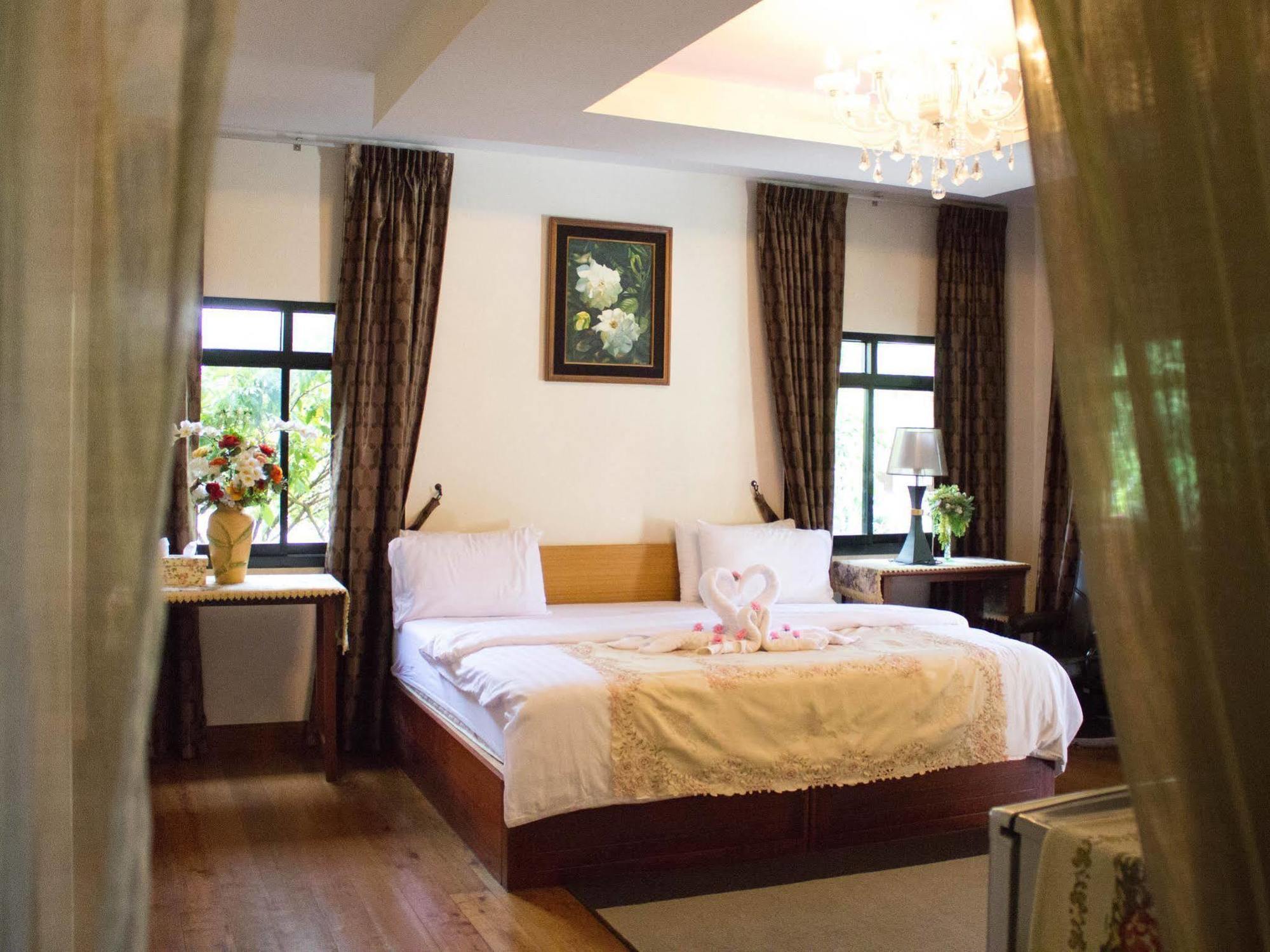 Yenjit Resort Chachoengsao Exteriör bild