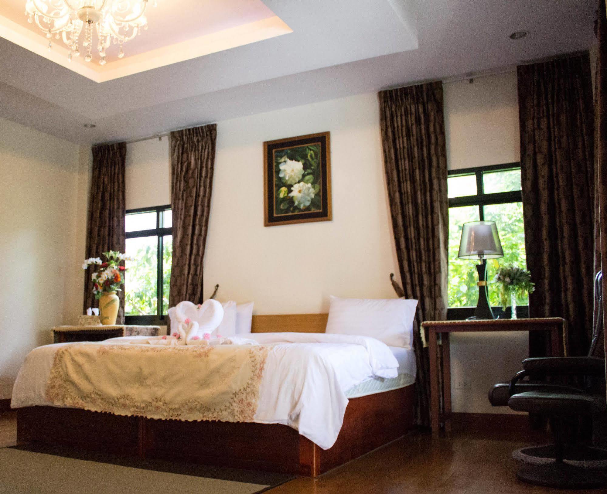 Yenjit Resort Chachoengsao Exteriör bild
