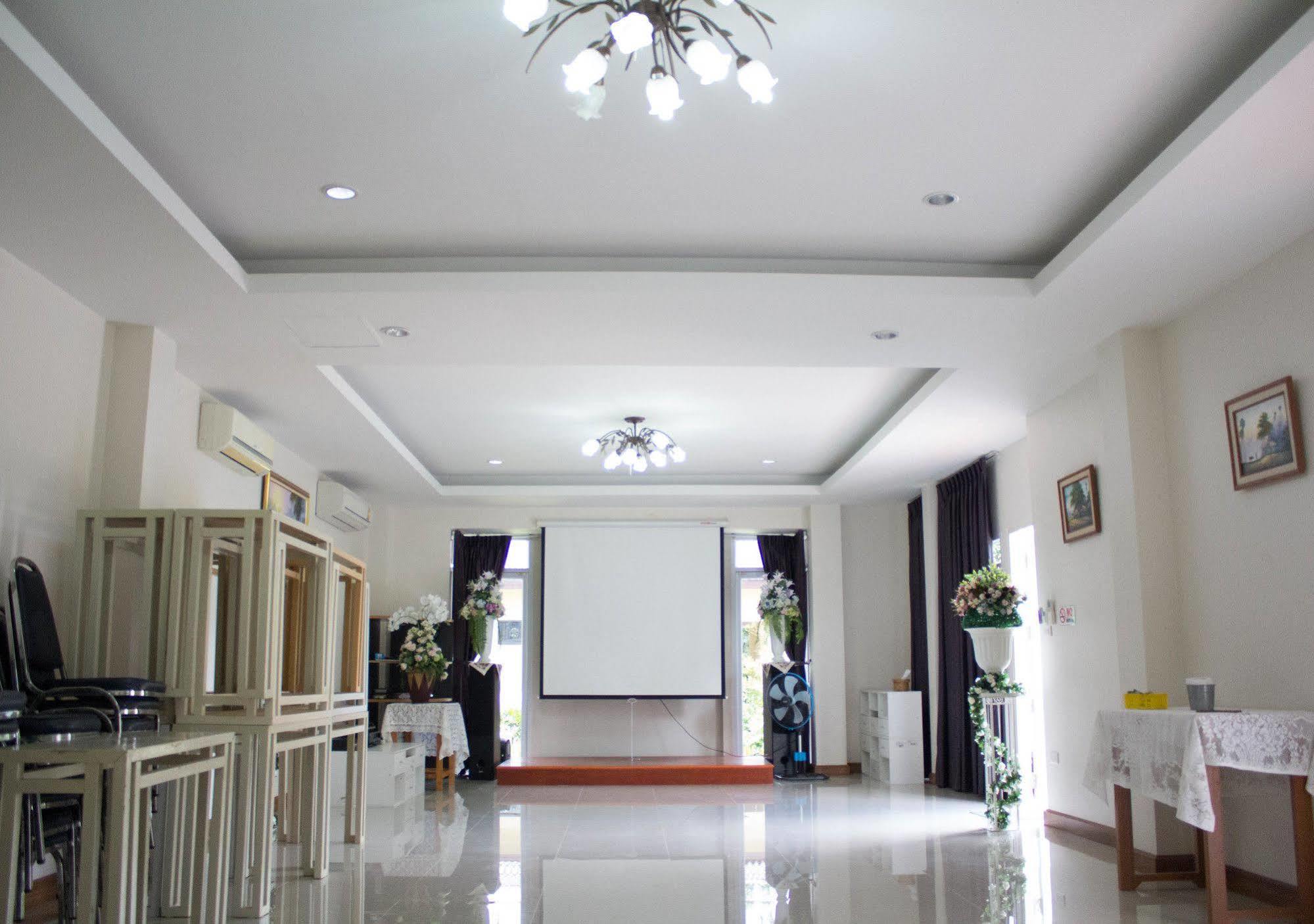 Yenjit Resort Chachoengsao Exteriör bild